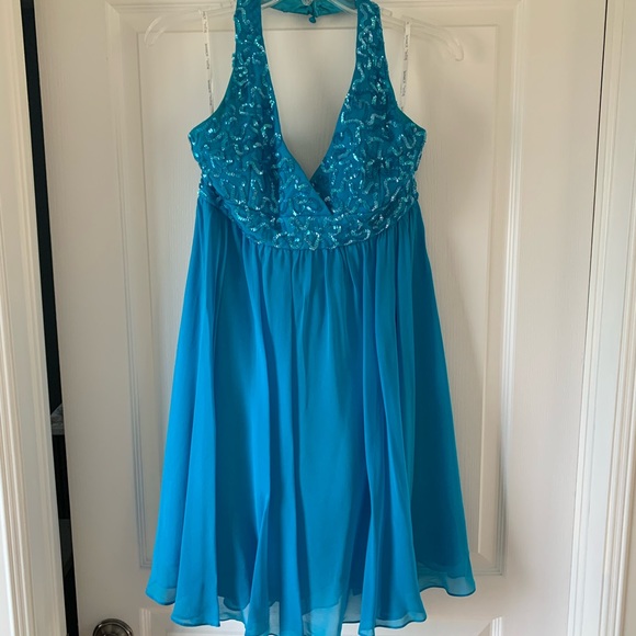 Betsey Johnson Sequin Halter Formal Dress Prom Size 8 - Picture 2 of 5